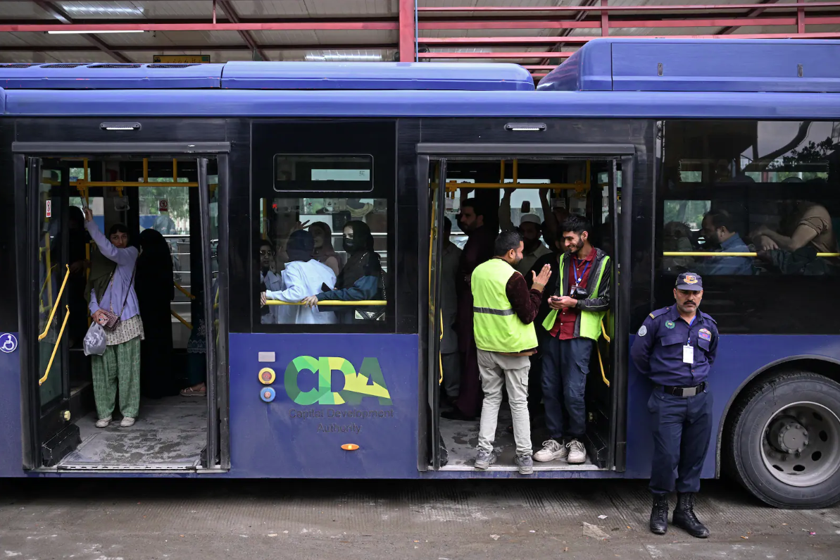 Pakistan miễn phí sử dụng phương tiện giao thông công cộng cho người dân Thủ đô